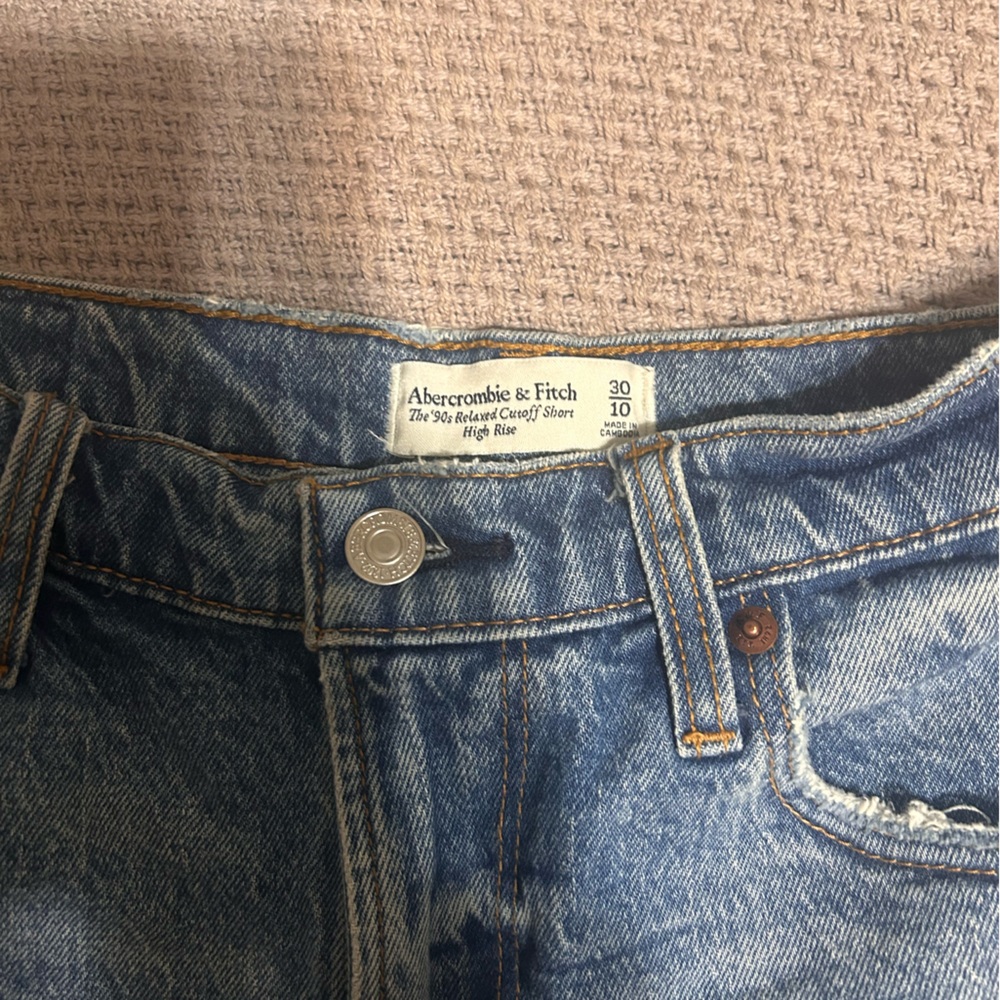 Abercrombie & Fitch '90s Relaxed Cutoff Short High Rise - Picture 4 of 5